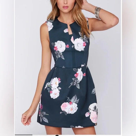 Cameo The Outcome Floral Dress Size Medium - Picture 1 of 11